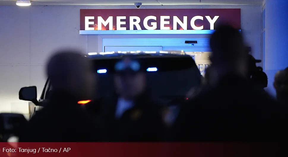 policija bolnica hitna amerika sad.webp